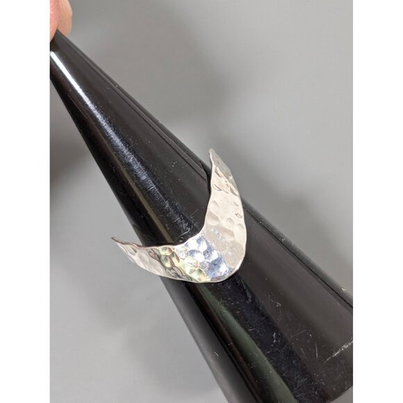 Sterling Silver 925 Hammered Asymmetrical V Shape Ring Size 7.5 - Picture 3 of 9